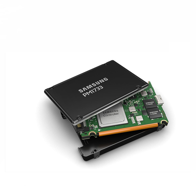 PCIe Gen4 X4 NVMe U.2 2.5 بوصة داخلي SSD Samsung PM1733 SSD 3.84 تيرا بايت