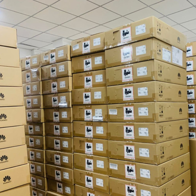 S6730S-S24X6Q Huawei Switch 24 10G SFP + 6 40GE QSFP بما في ذلك مصدر طاقة التيار المتردد 600 وات